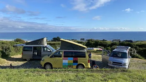 A Quimper, des vans aménagés pour vos balades ou vacances.